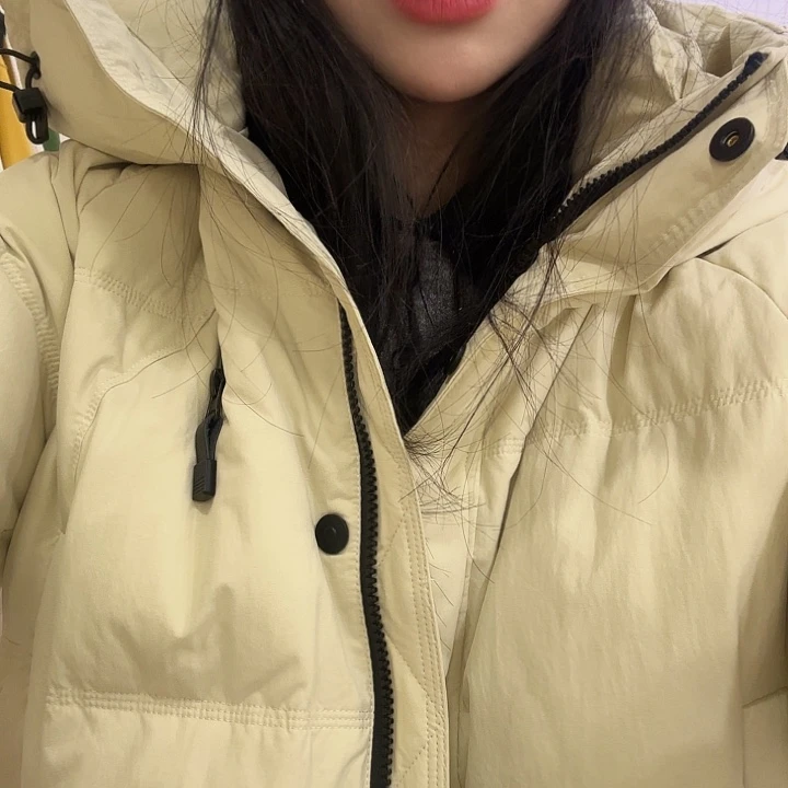 短款戴帽羽绒服黄绿色