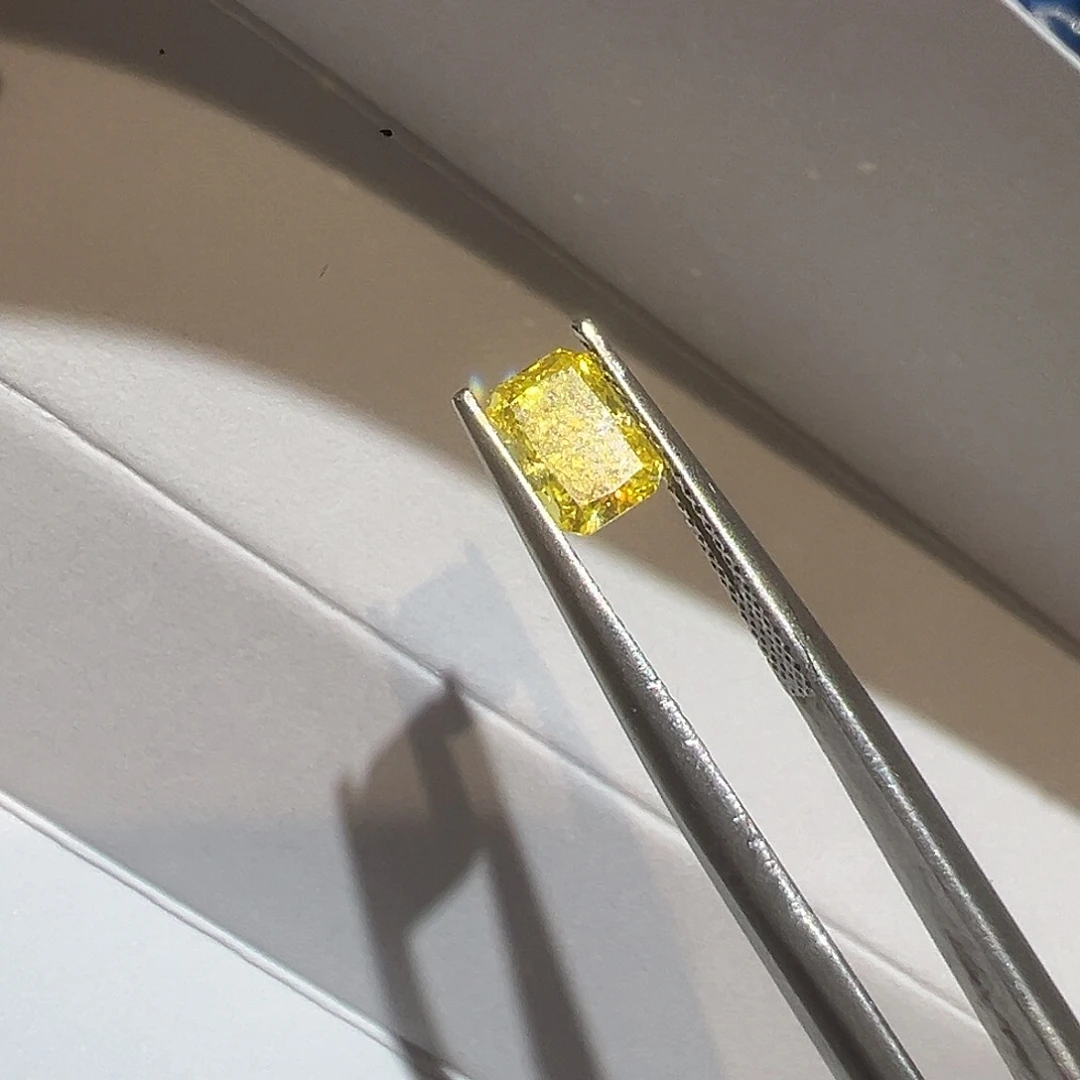 实验室培育钻石裸石0.79克拉雷迪恩黄钻特价