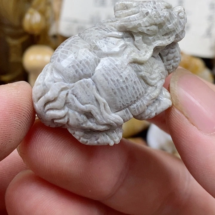 颈饰未镶嵌硅化珊瑚（珊瑚玉）小摆件