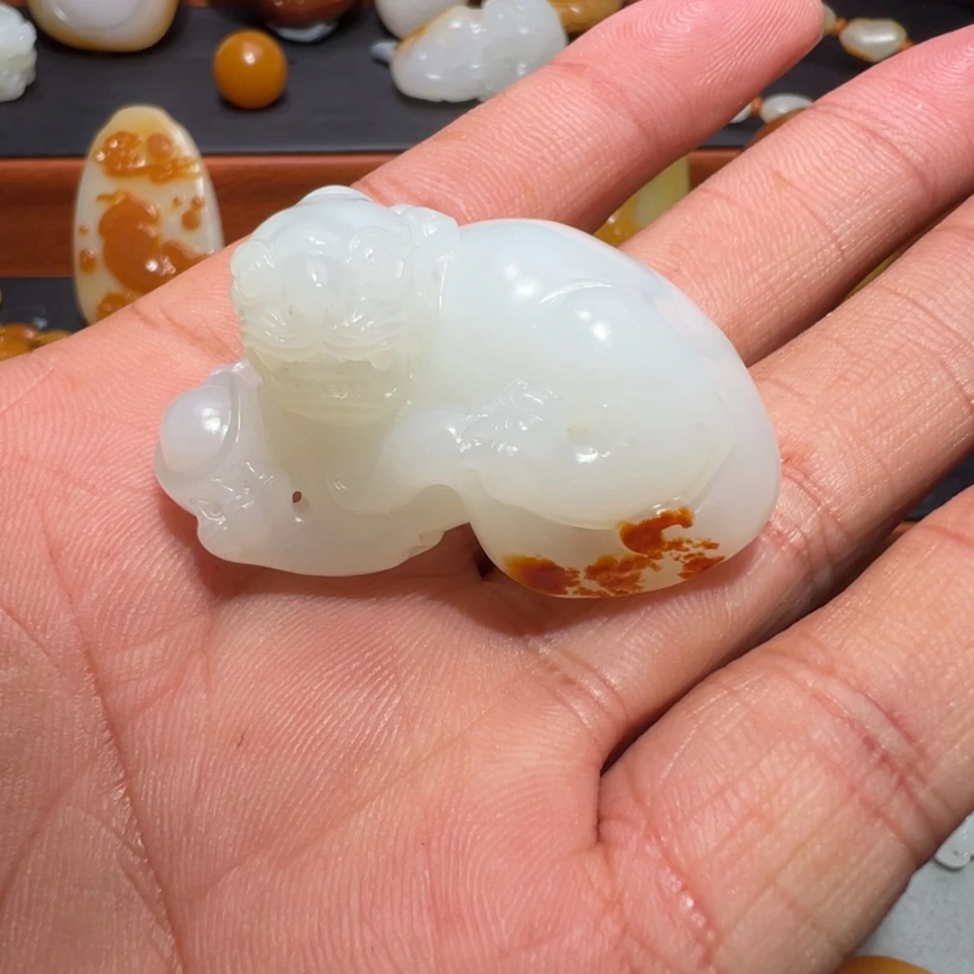 杨***航和田玉未镶嵌颈饰