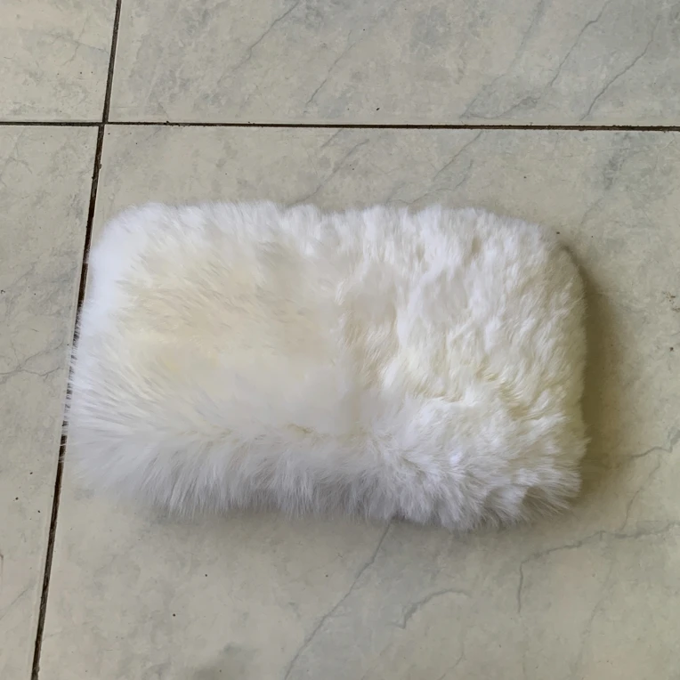 真羊毛皮毛一体长毛厚保暖防滑通用汽车扶手箱垫男女白色黑色用品