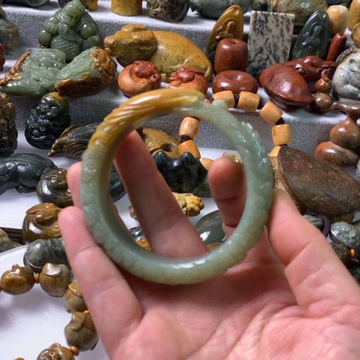 未镶嵌岫岩河磨玉（透闪石质玉）把件