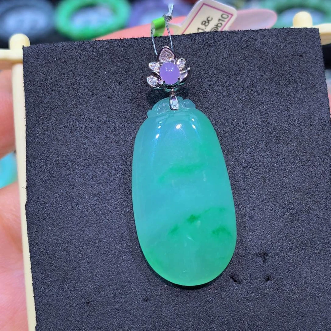 翡翠18K金镶嵌颈饰翡翠