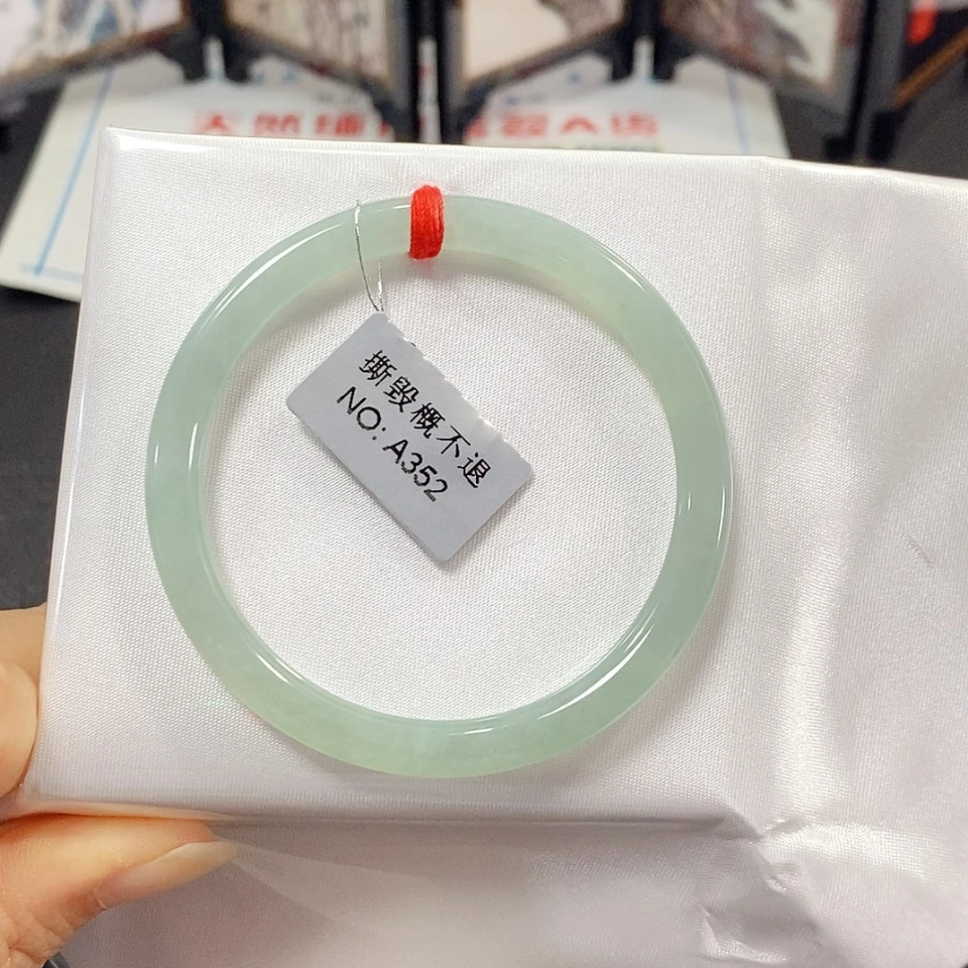 翡翠未镶嵌手镯（圆镯）手镯