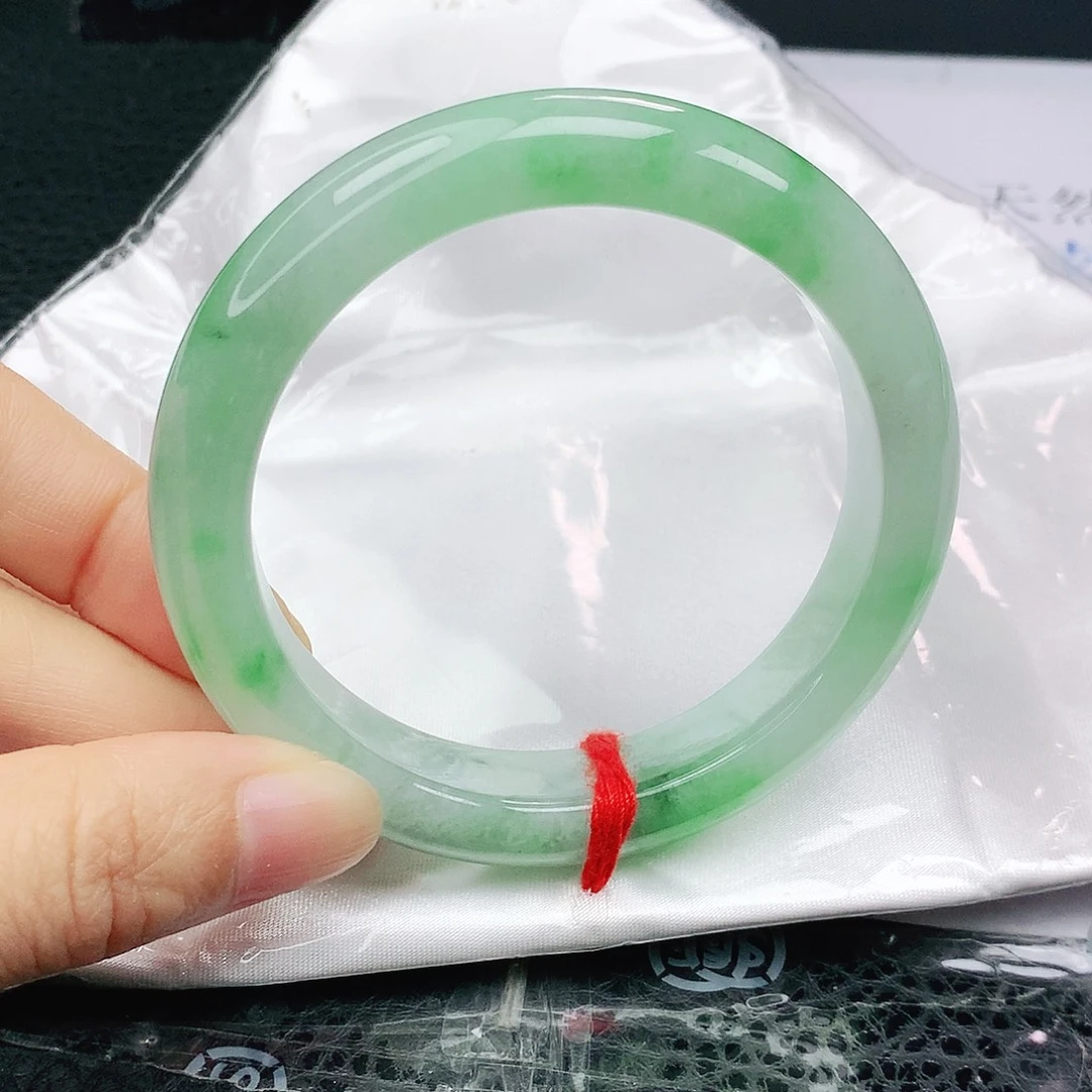 翡翠手镯未镶嵌正