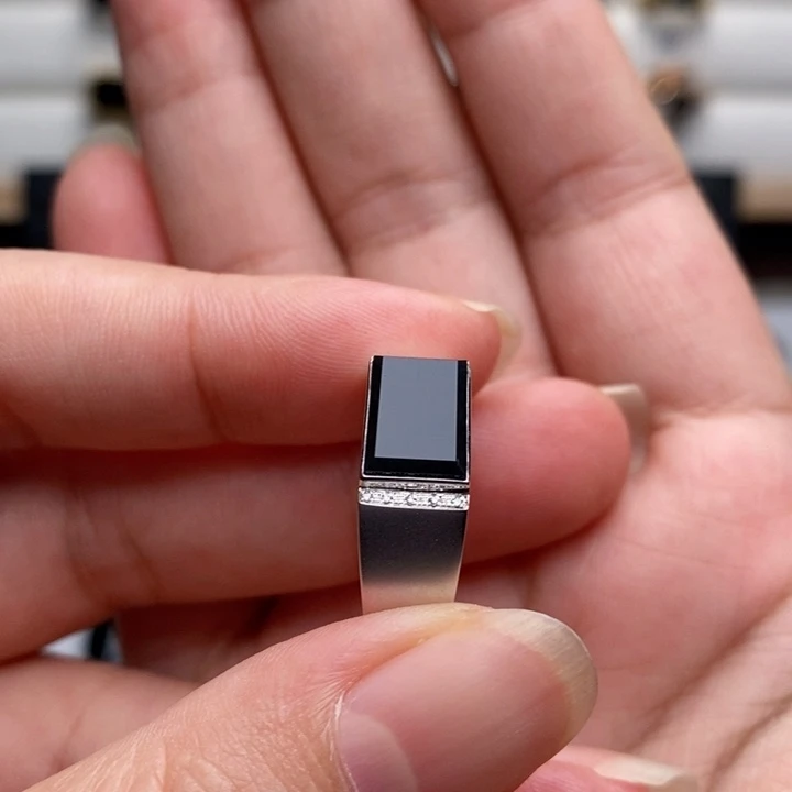 翡翠戒指18K金镶嵌戒指