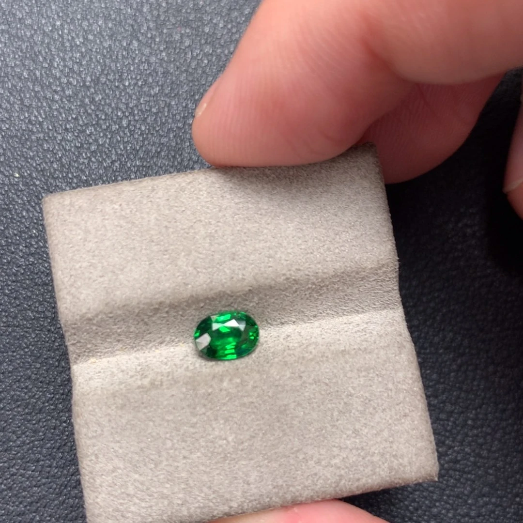 石榴石（沙弗莱）未镶嵌裸石70分裸石