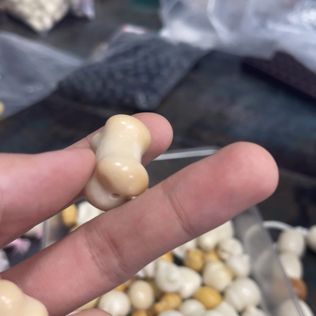 吊坠白玉菩提半**星z20-25/微瑕5颗骨头