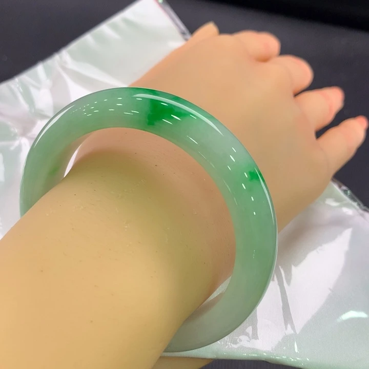 翡翠未镶嵌手镯正圈55.5