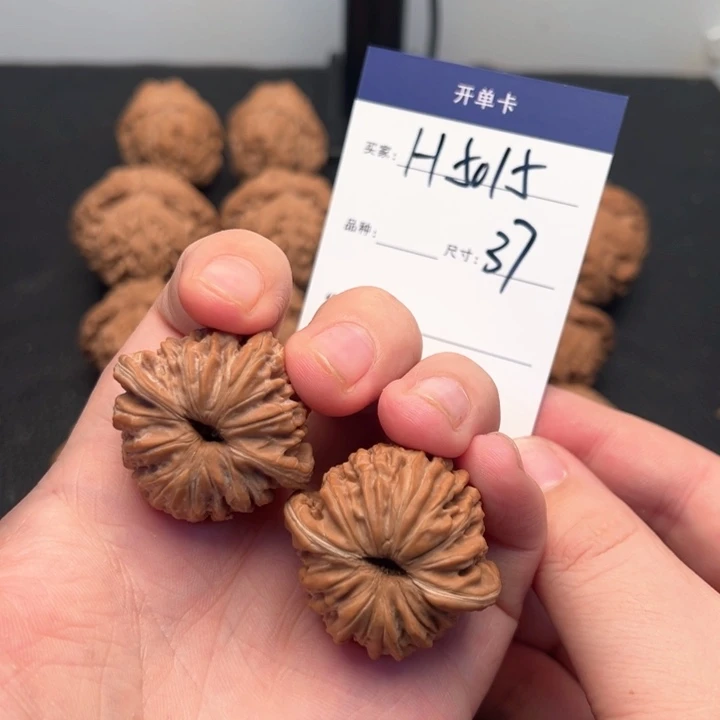 文玩核桃把件夏*山西老树汉高楼5015