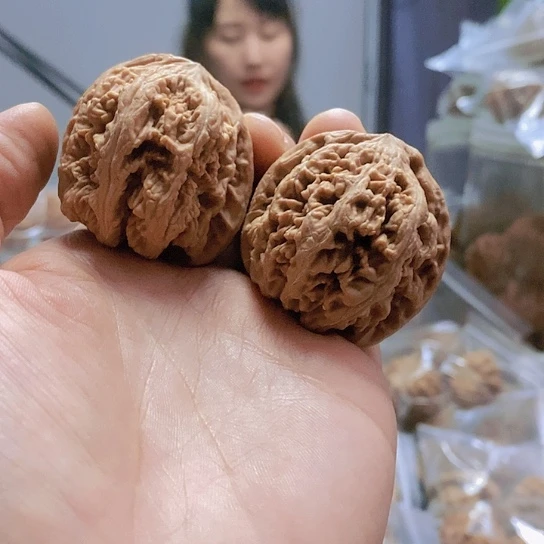 【闪购商品】把件文玩核桃41粗筋水尖点黄