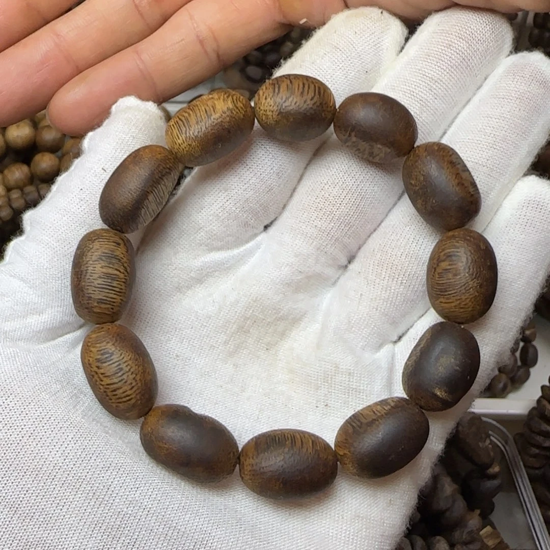 童***宝手串沉香绿奇楠乌身瘤疤13.8克