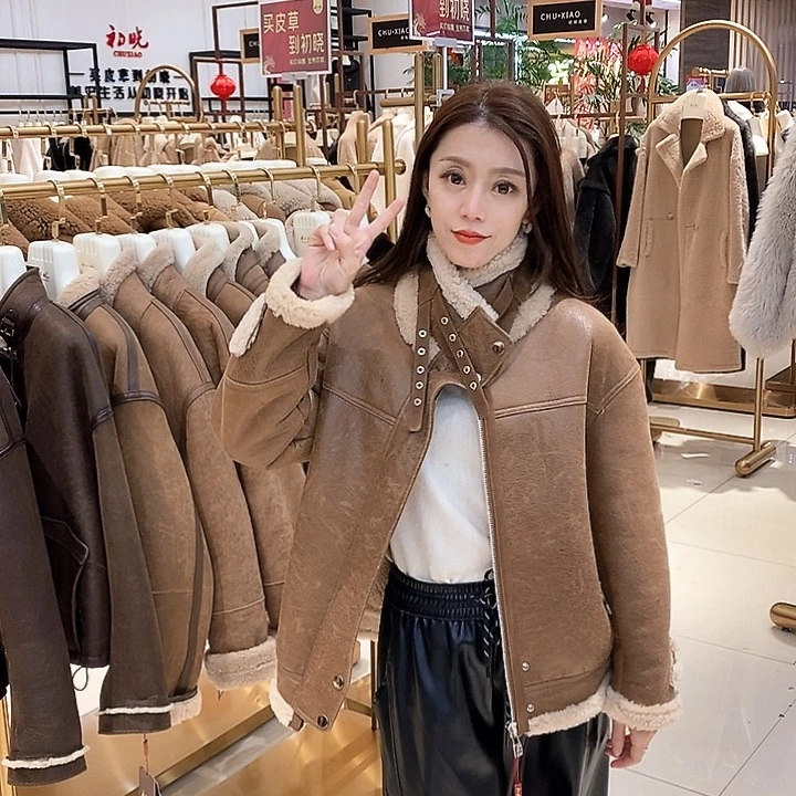 初晓皮草女装外套
