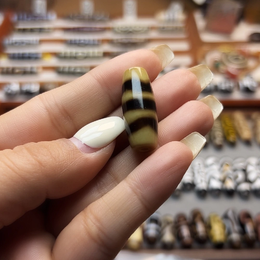 玛瑙/玉髓颈饰未镶嵌金****?