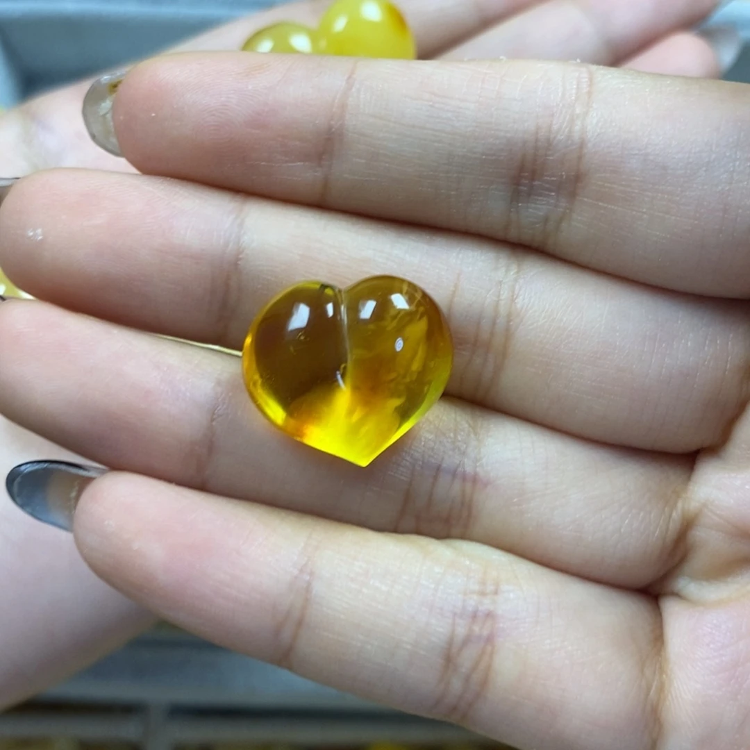 未镶嵌颈饰蜜蜡小*屁桃