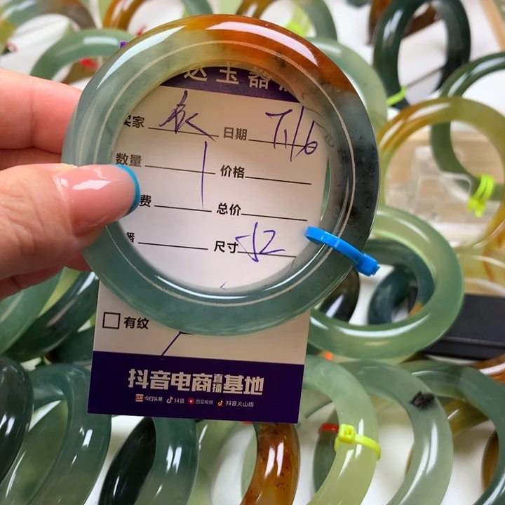 岫玉未镶嵌手镯依*
