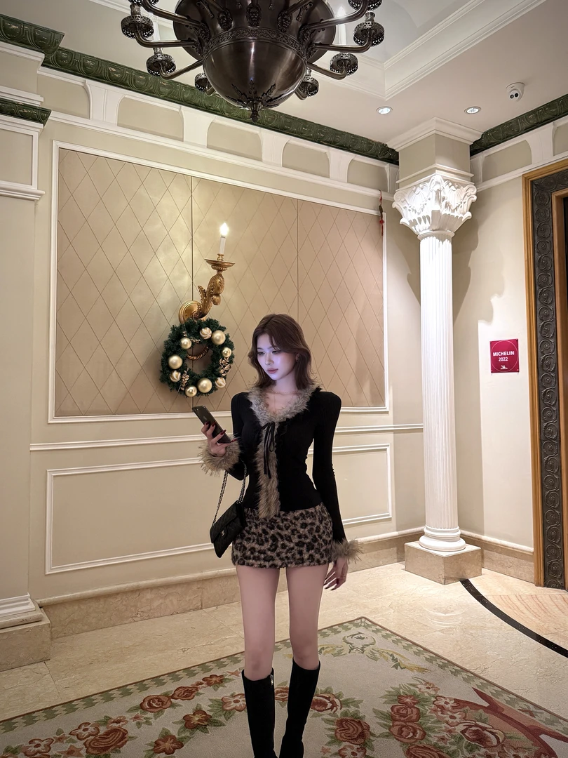 YUGEZHANG【涩谷辣妹】氛围感纯欲风修身打底上衣+豹纹短裙