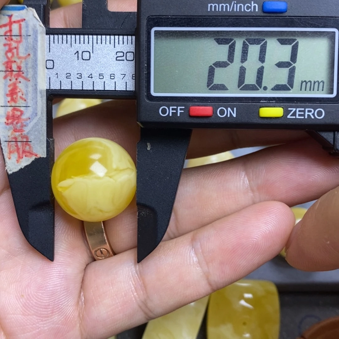 蜜蜡未镶嵌裸石20.3微瑕圆珠默认直发