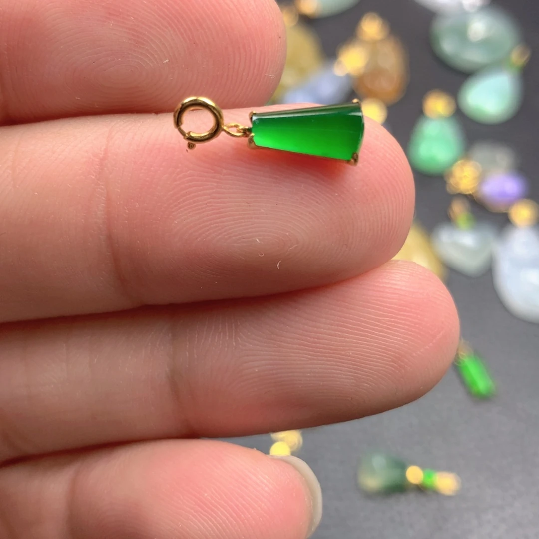 【闪购商品】颈饰18K金镶嵌翡翠翡翠