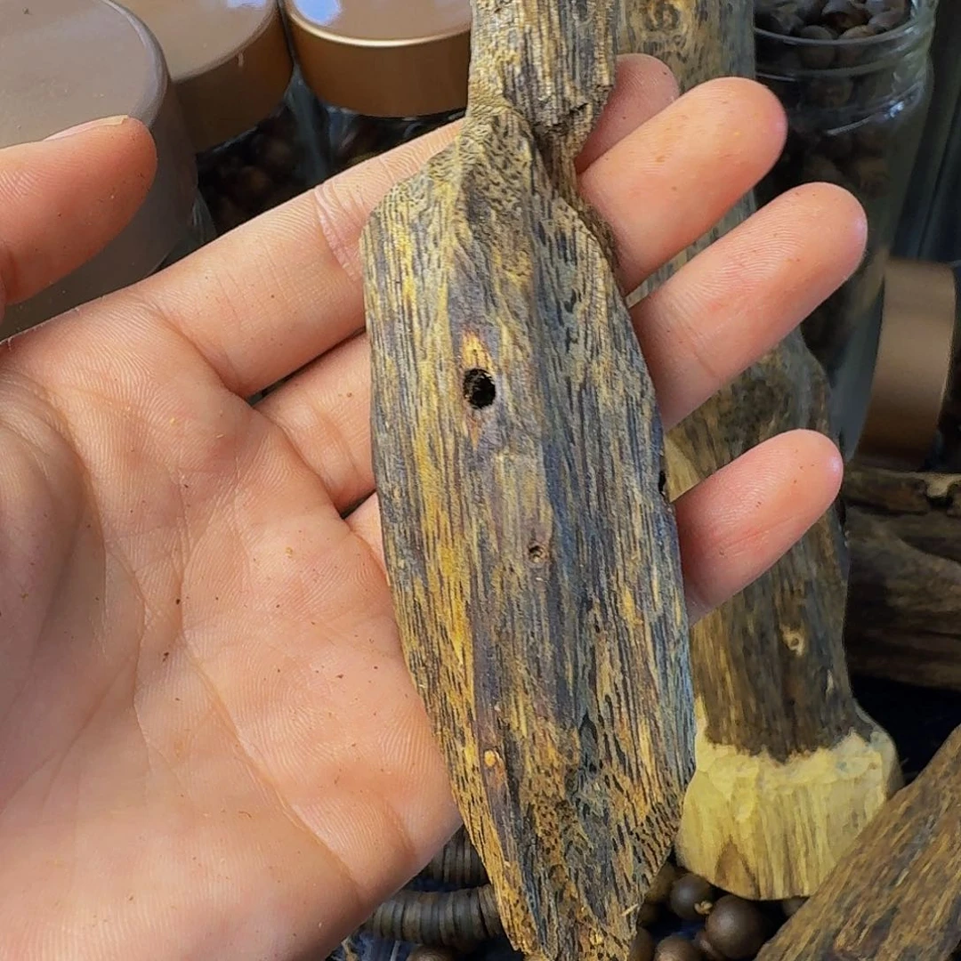 梅***生手把件沉香纯虫漏22克虫漏