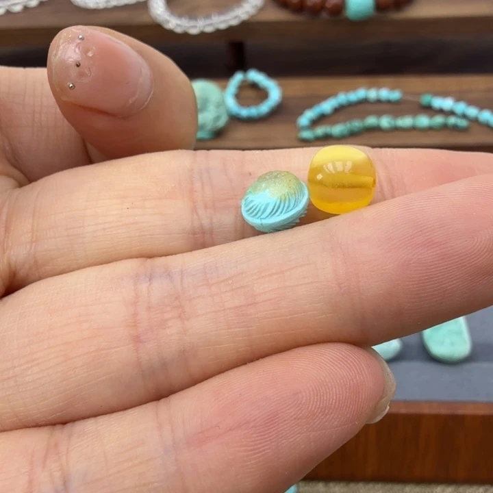 未镶嵌琥珀裸石雕刻