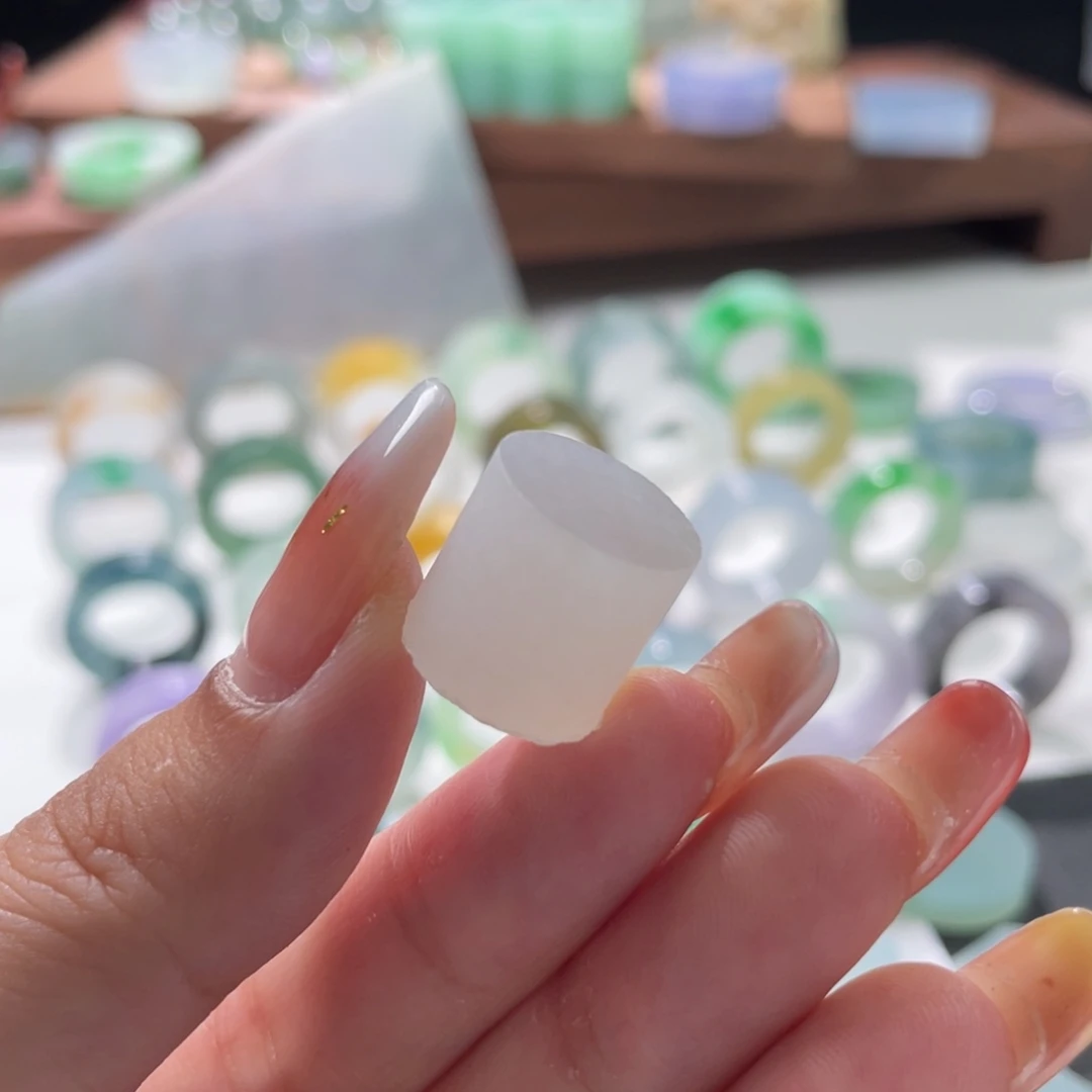 定制翡翠未镶嵌桶珠