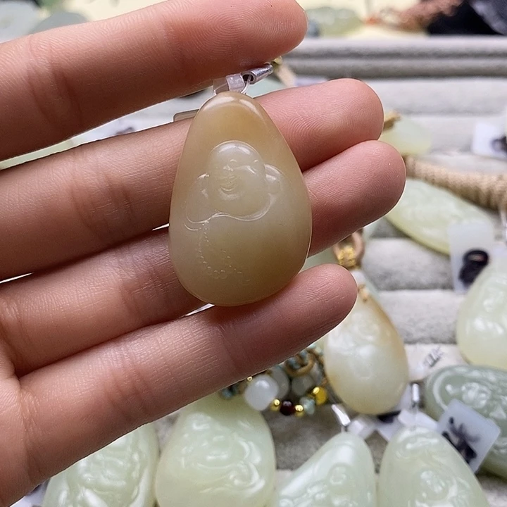 颈饰未镶嵌和田玉童**年