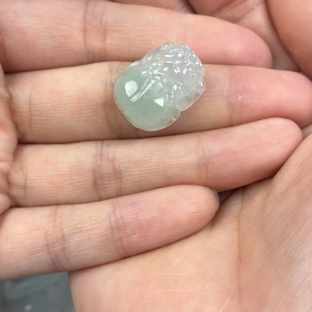 颈饰未镶嵌翡翠晴绿貔貅