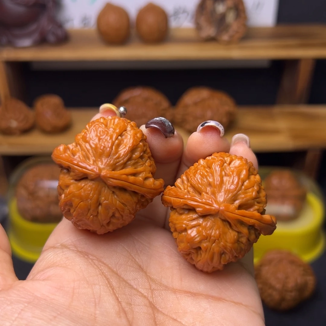 坠****桃核吊坠白狮子福利