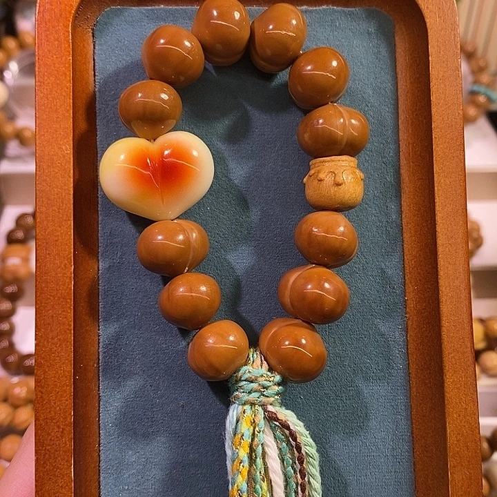 猴头核桃手串玻璃底屁桃17小手持红心款