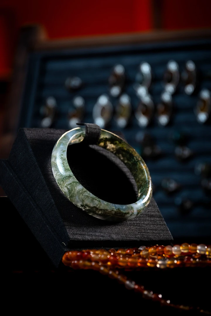 【特】玛瑙天然水草手镯  橱窗下单纹理随机