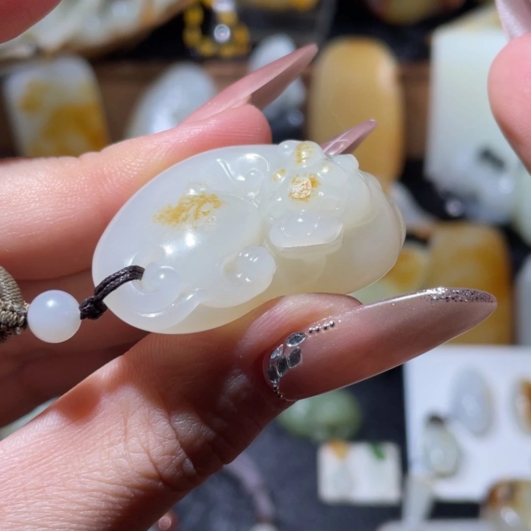 三***泰和田玉未镶嵌颈饰