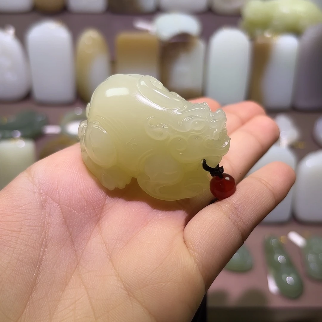 丽***y和田玉未镶嵌颈饰