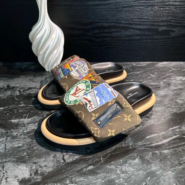 99新 LouisVuitton/路易威登 Lv/37码/新款魔术贴满印面包拖鞋