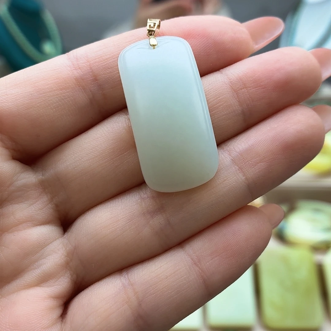 和田玉（白玉）18K金镶嵌颈饰俄巴沙白玉牌