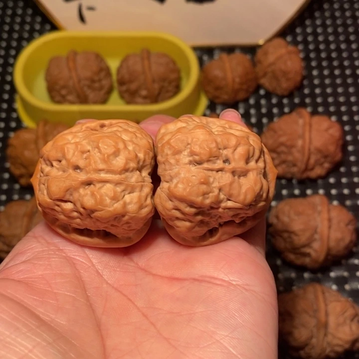 文玩核桃把件细腰超大腿