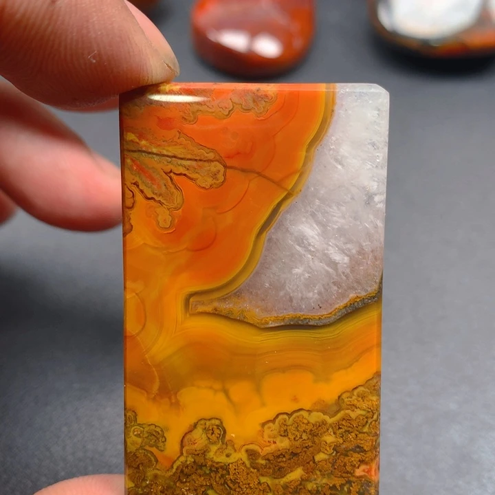 玛瑙/玉髓颈饰未镶嵌行***止