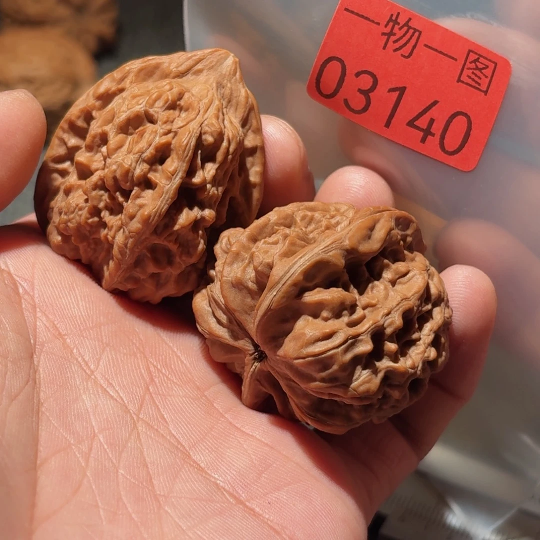 文玩核桃把件赤龙鸡心