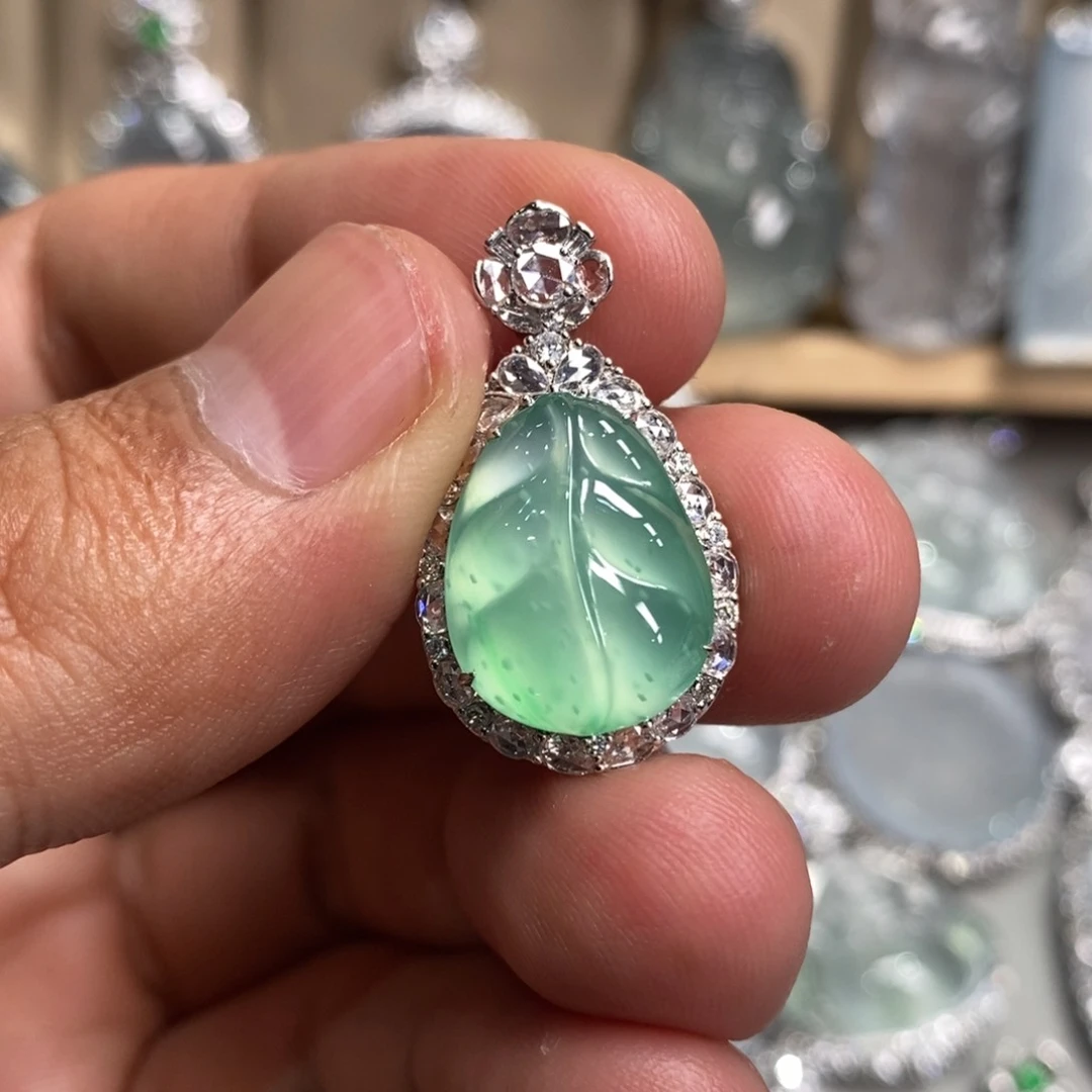 翡翠吊坠(不含链)18K金镶嵌