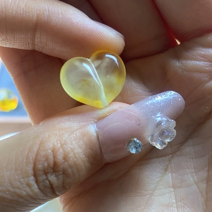 未镶嵌蜜蜡裸石微瑕，小沙眼坑