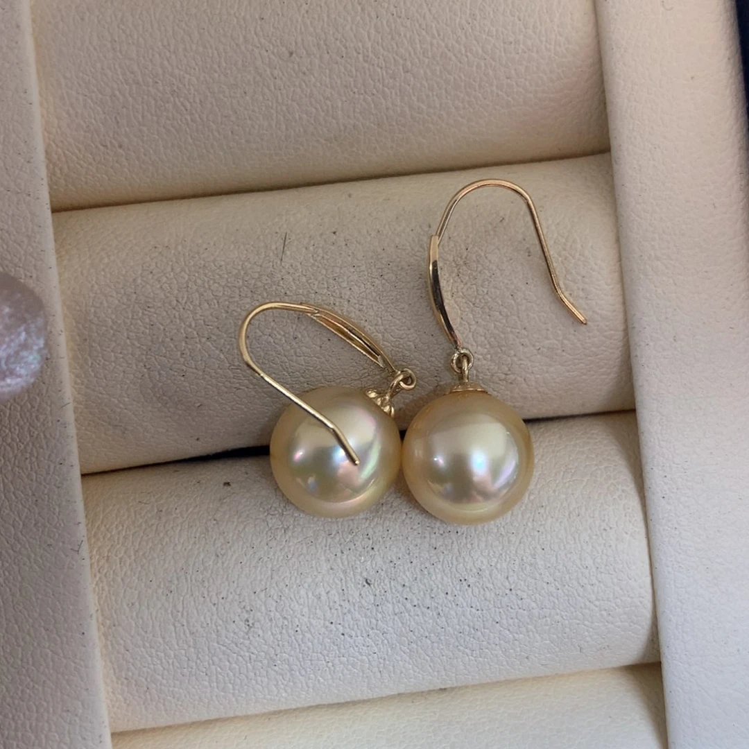 18K金镶嵌海水珍珠耳饰