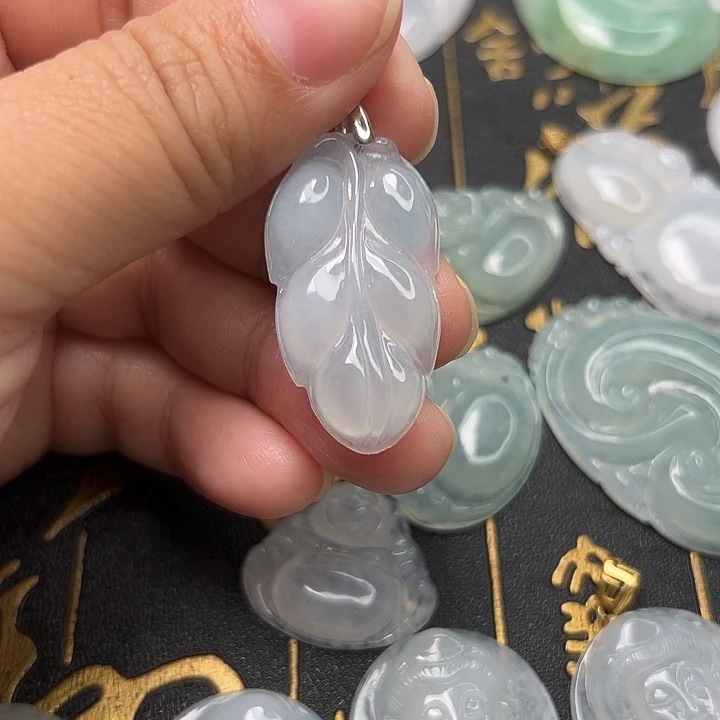 Z***e翡翠银S925镶嵌颈饰天然翡翠镶嵌s925扣头