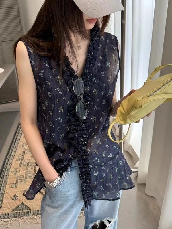 2025夏季宽松轻薄别致上衣女韩系木耳边拼接V领碎花显瘦无袖背心