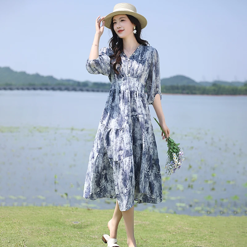 2025碎花夏季夏装新款V领贝壳扣气质连衣裙中长款长裙宽松裙子