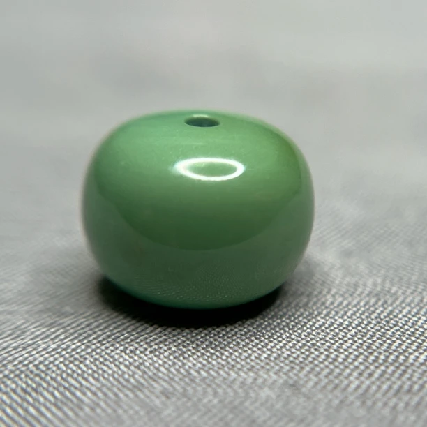 特色绿松石菜籽绿鼓珠，尺寸13.3x10.2mm重2.87克