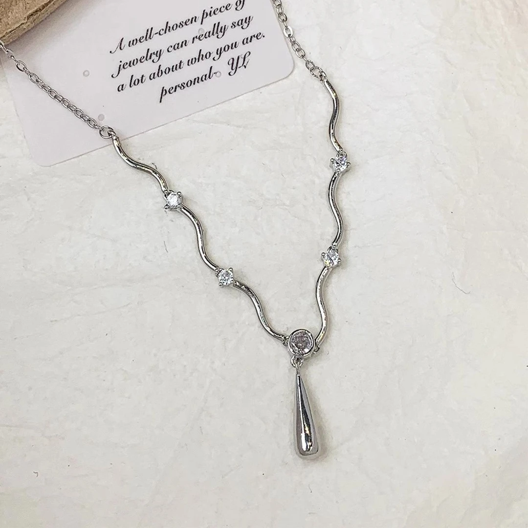 柯柒 铜合金项链 波纹水滴项链女轻奢小众气质设计感锁骨链