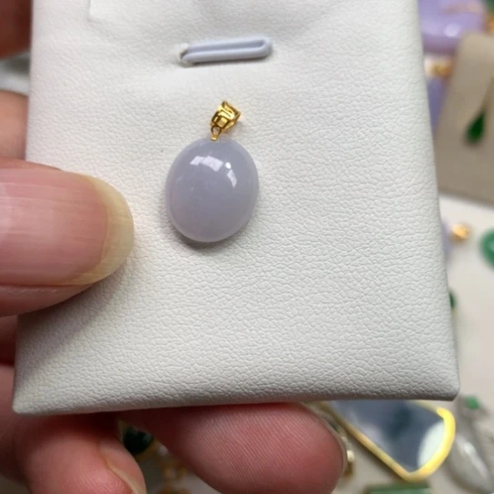 颈饰18K金镶嵌翡翠