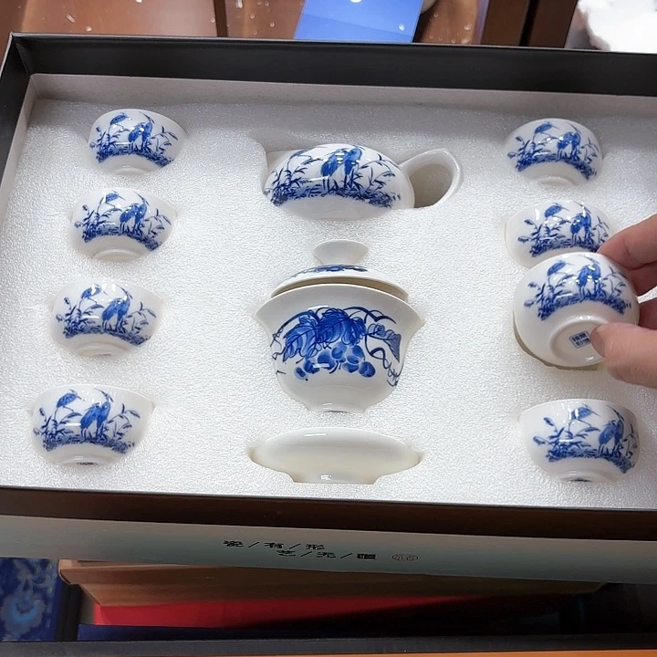 孤品茶具套装等。