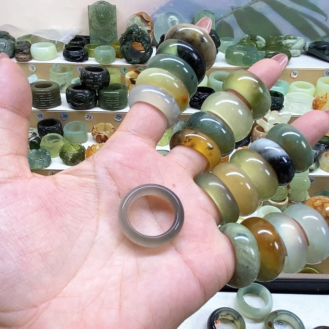 昭***朝岫玉未镶嵌天然玉石戒指