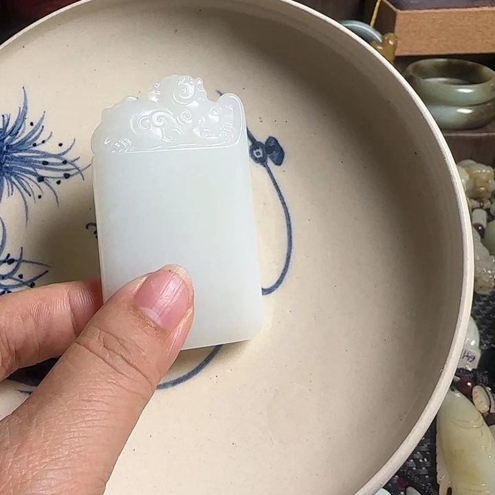 燕***想瓷片新号开播瓷盘一件